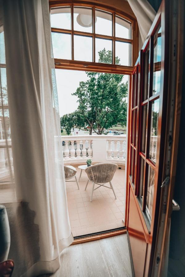 Bahnhofs Hotel Alūksne Kültér fotó