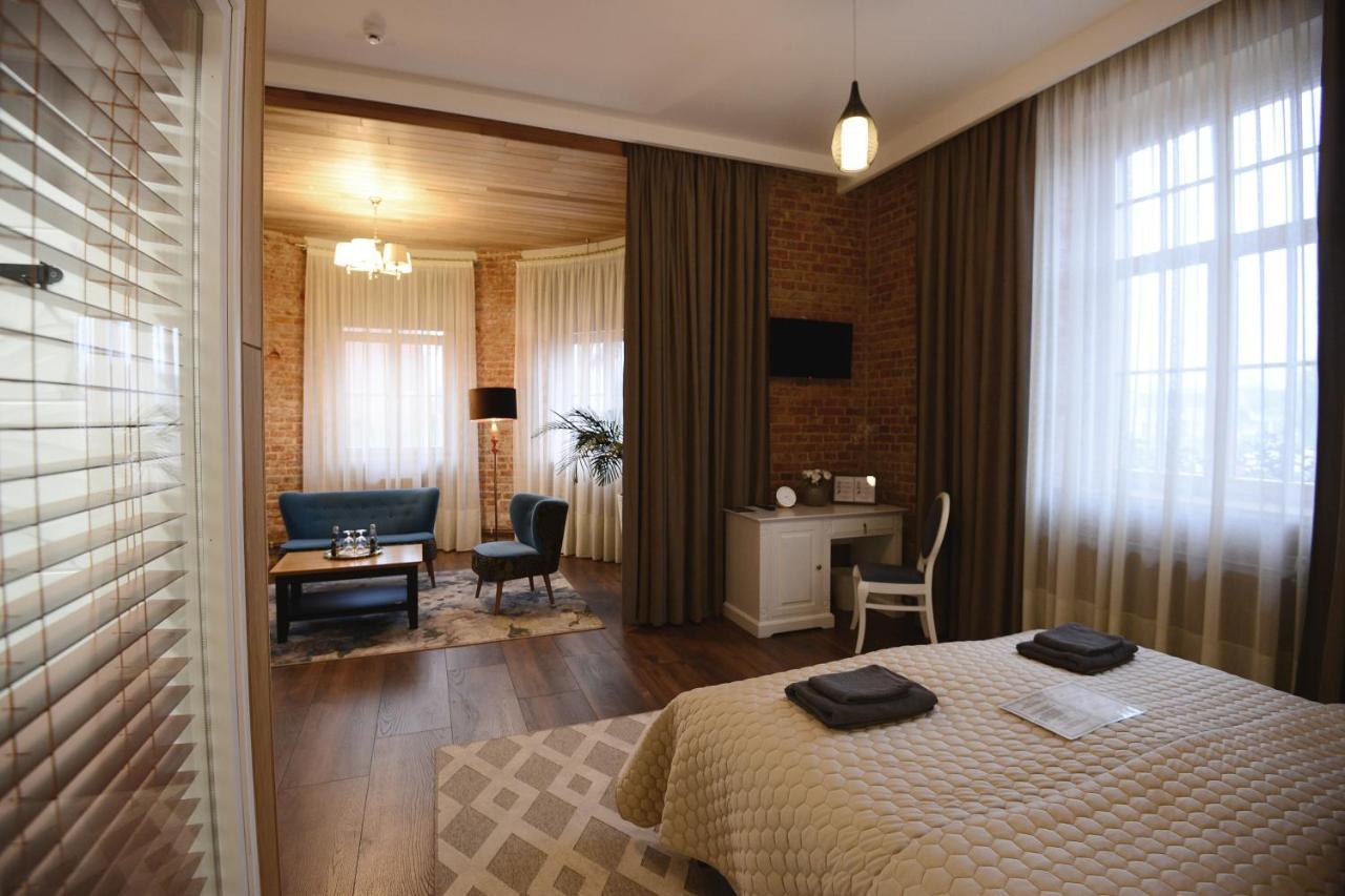 Bahnhofs Hotel Alūksne Kültér fotó