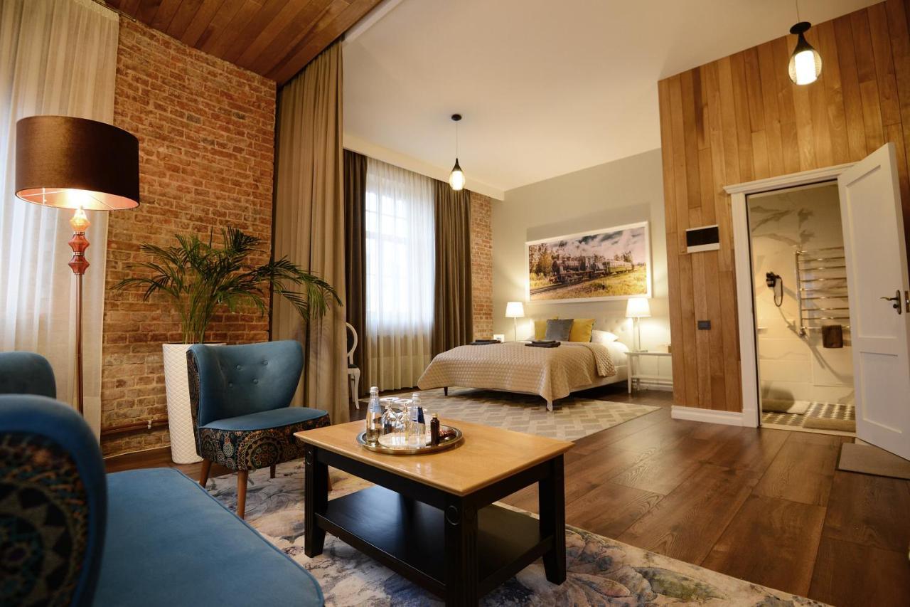 Bahnhofs Hotel Alūksne Kültér fotó