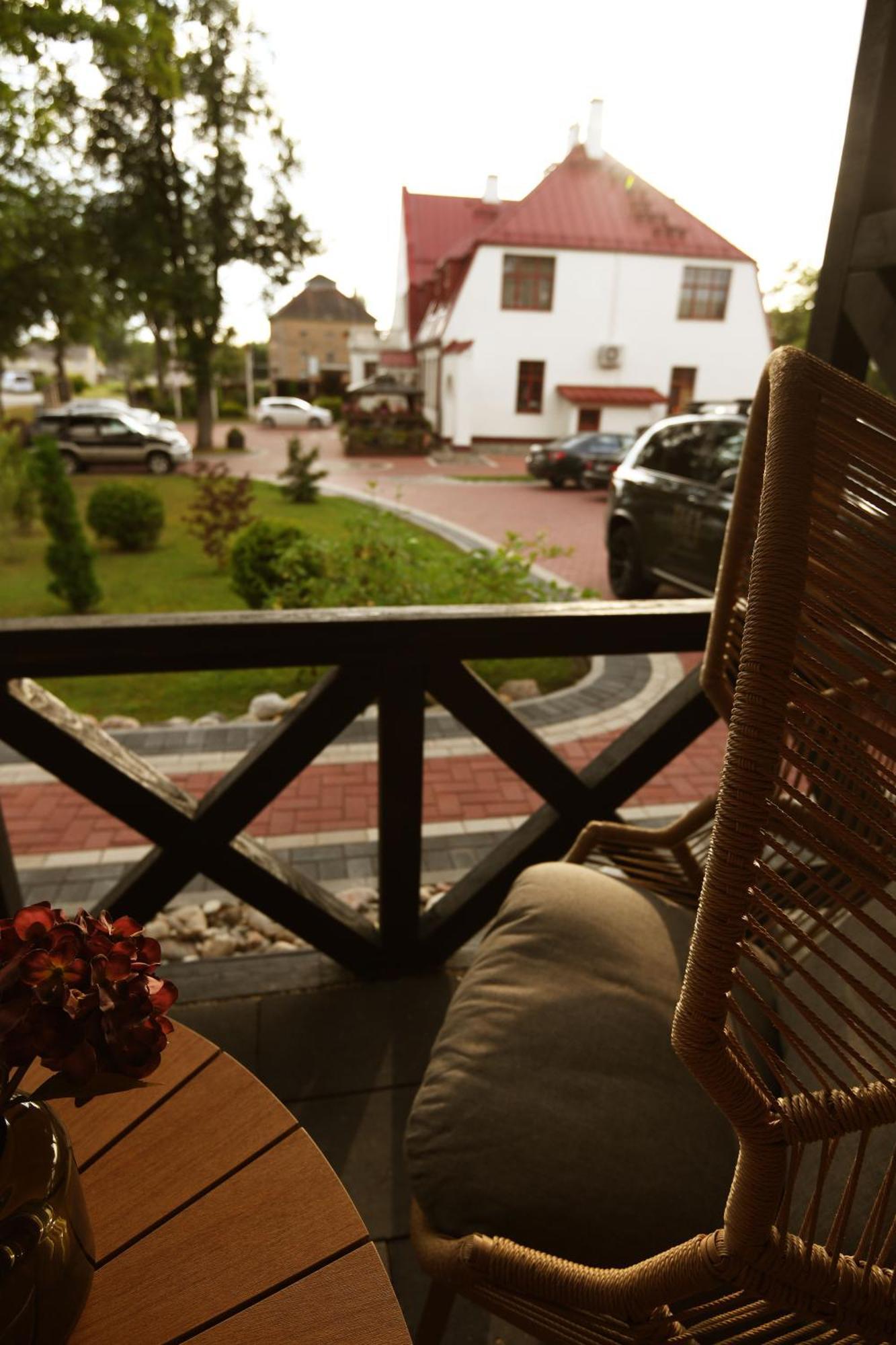 Bahnhofs Hotel Alūksne Kültér fotó