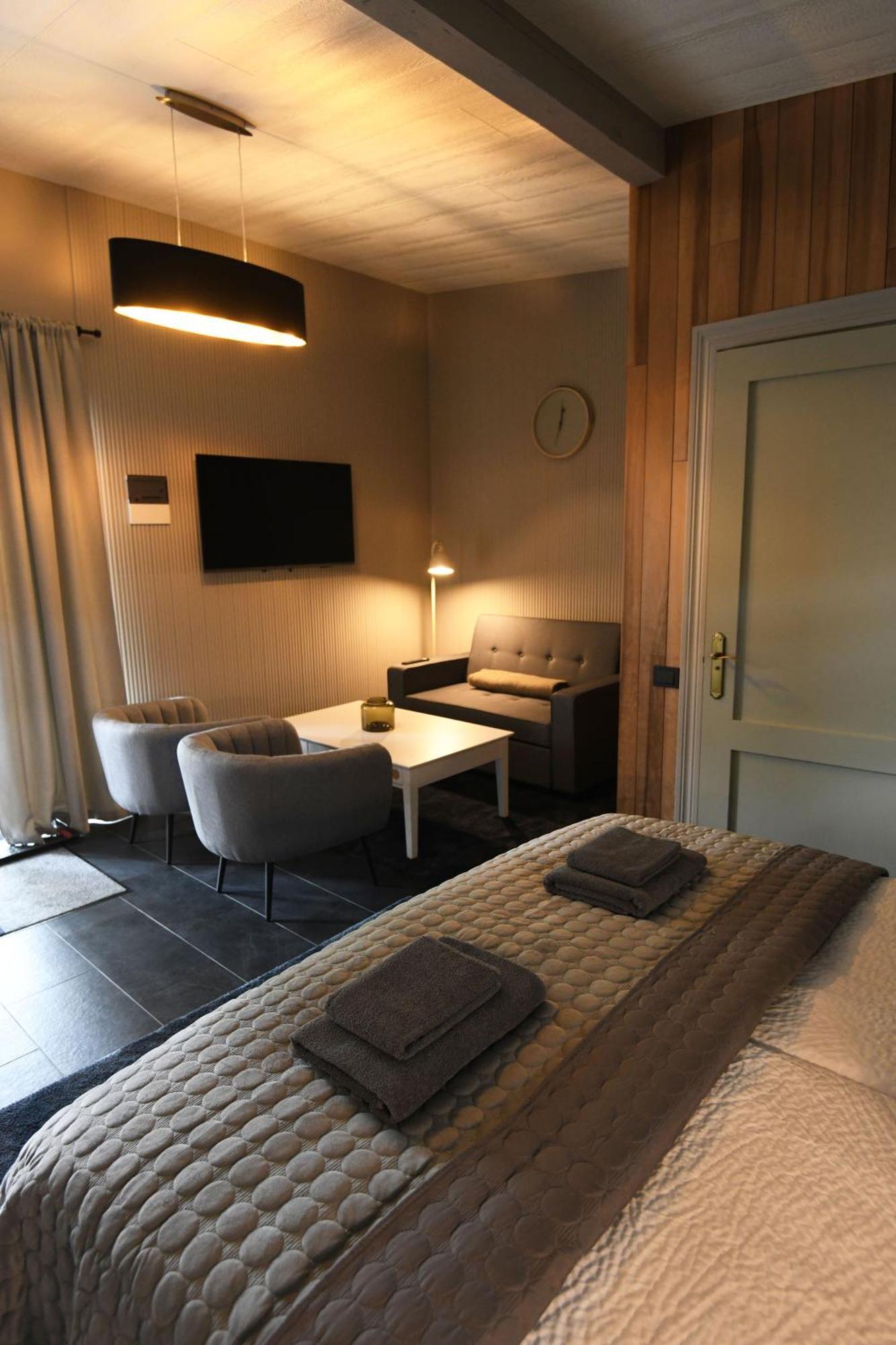 Bahnhofs Hotel Alūksne Kültér fotó