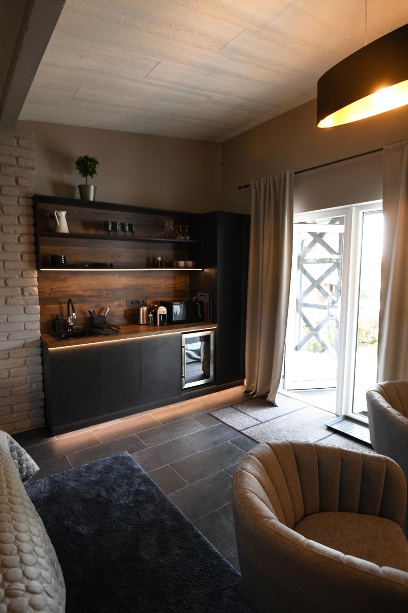 Bahnhofs Hotel Alūksne Kültér fotó