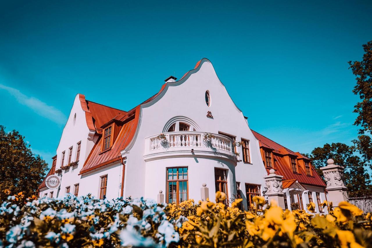 Bahnhofs Hotel Alūksne Kültér fotó